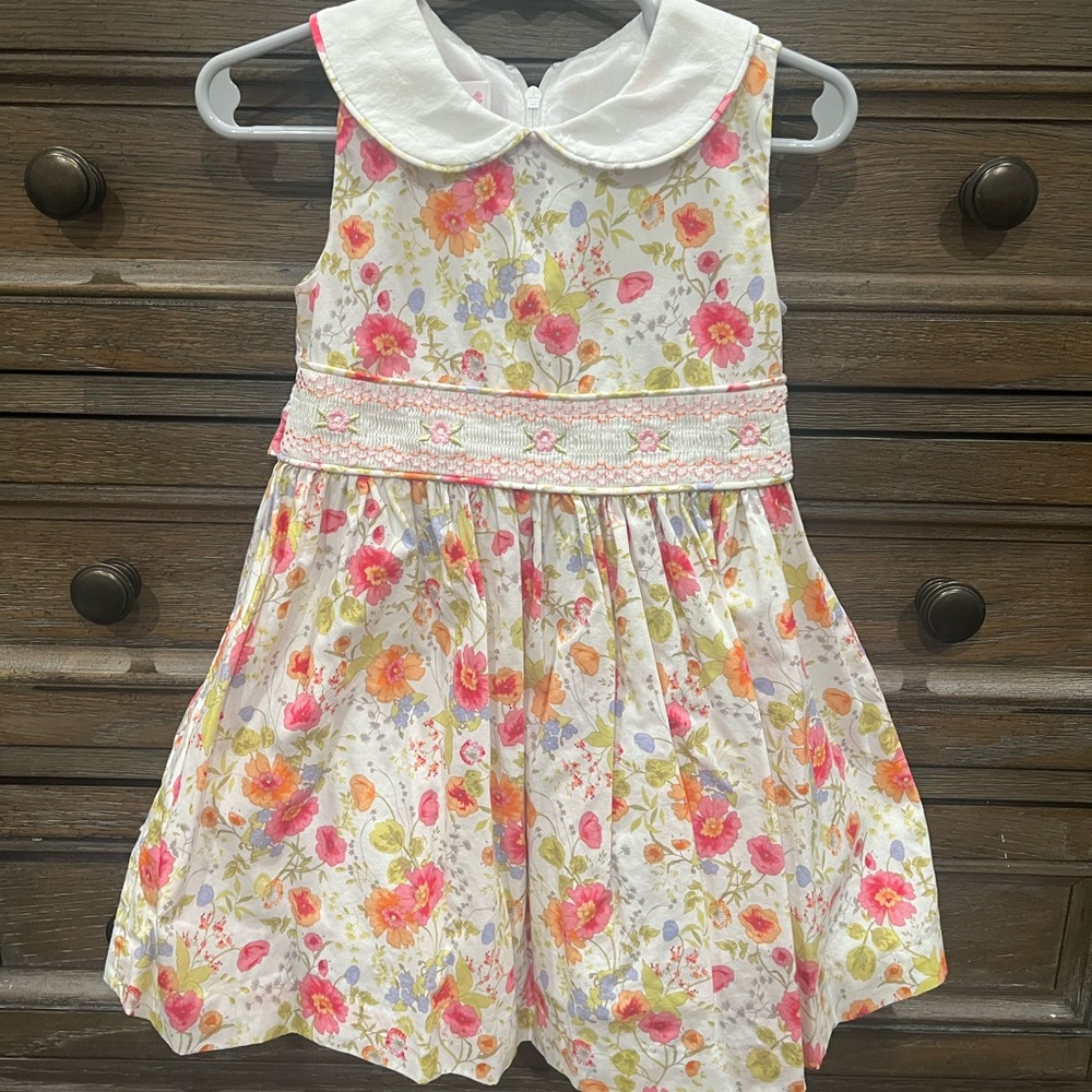 Beautiful dress with collar